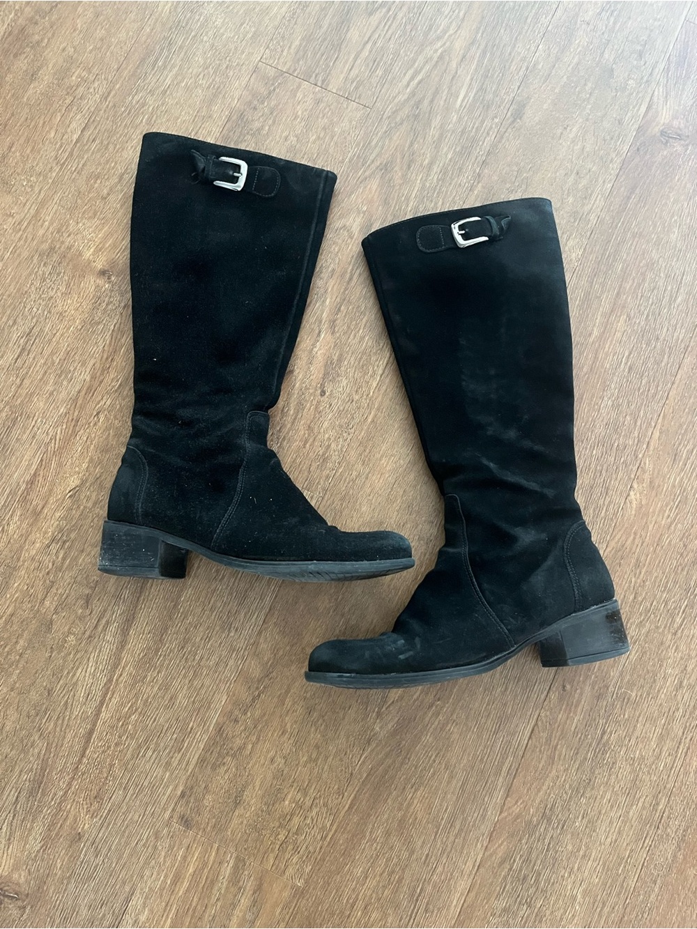 La Canadienne Hannah Black Suede Knee-High Boots Size 8 Silver tone Buckle